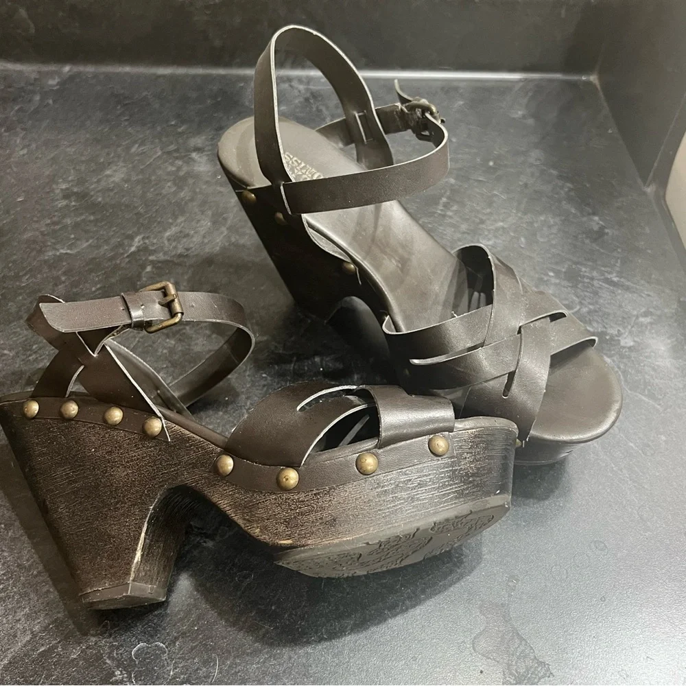 Mossimo chunky wood heel Women's dark Brown Strappy Wedge Boho Sandals Wm 8.5